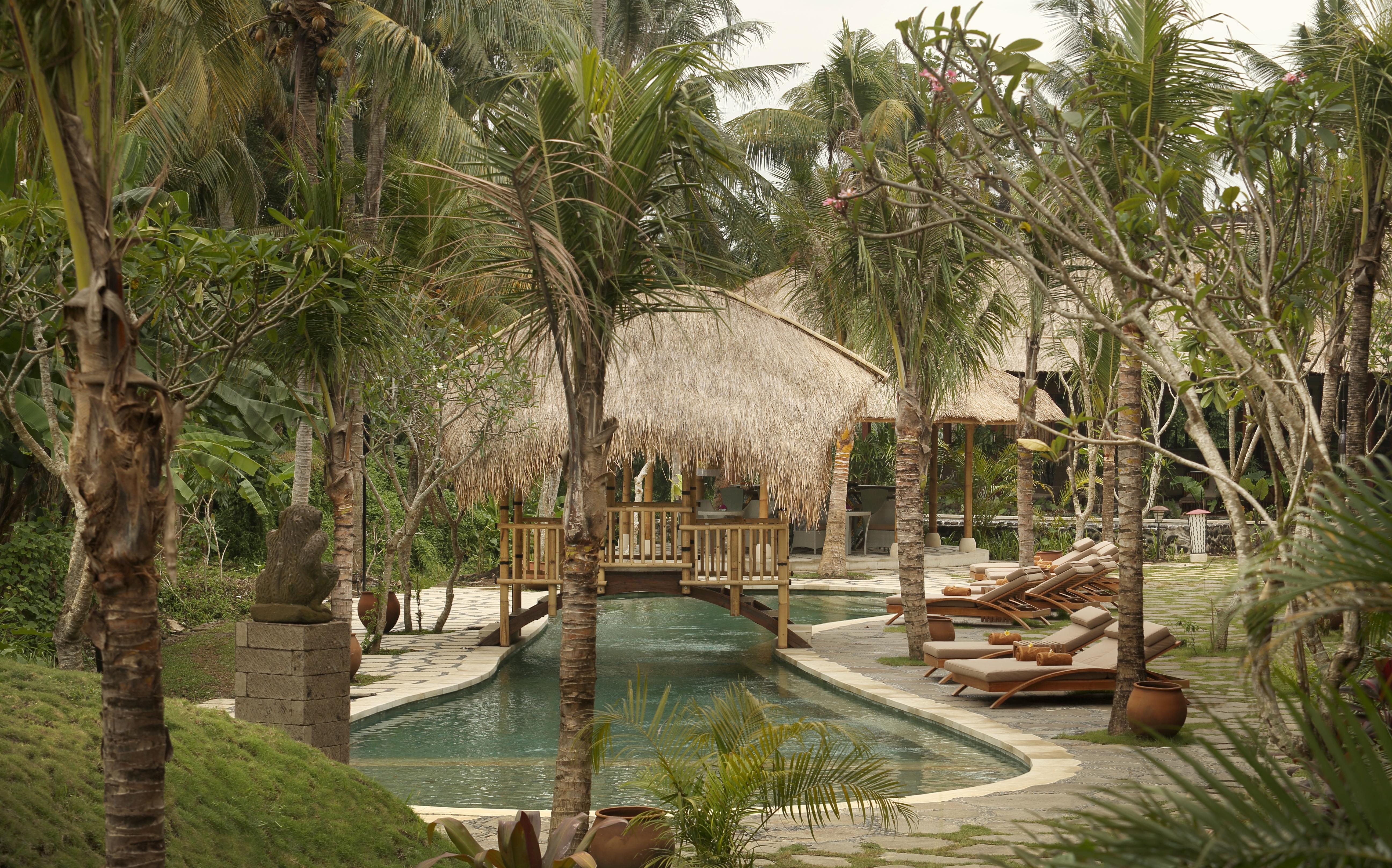 Alaya Resort Ubud Exterior foto The resort's pool