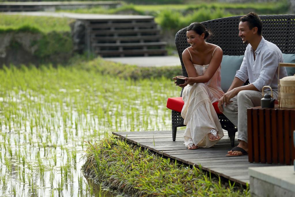 Alaya Resort Ubud Exterior foto A couple at the Four Seasons Resort