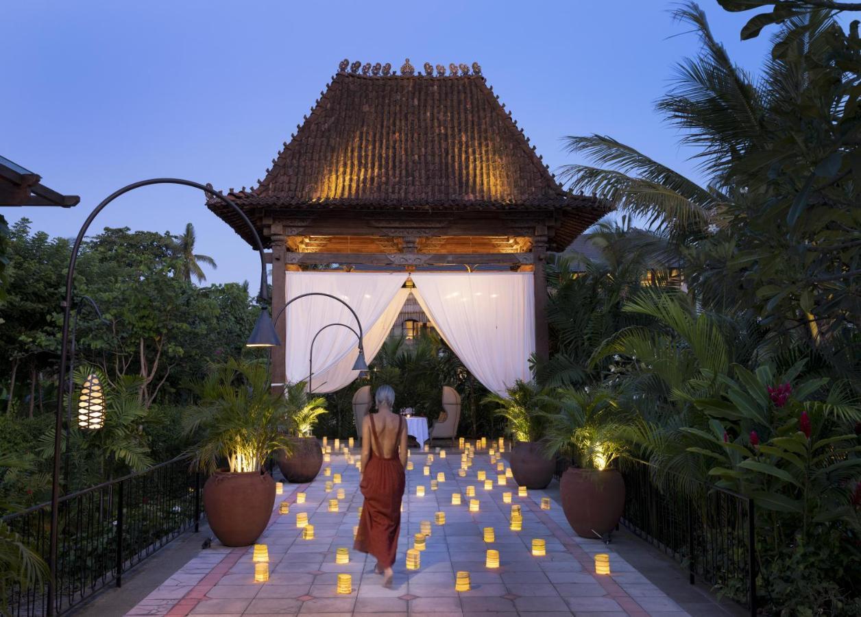 Alaya Resort Ubud Exterior foto Entrance to the spa at The Oberoi, Bali