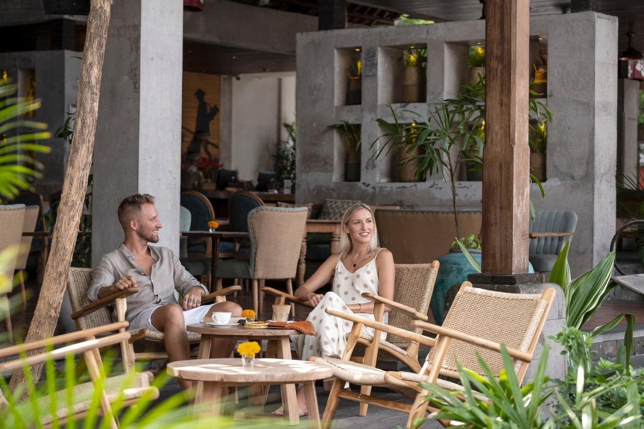 Alaya Resort Ubud Exterior foto The restaurant at the hotel